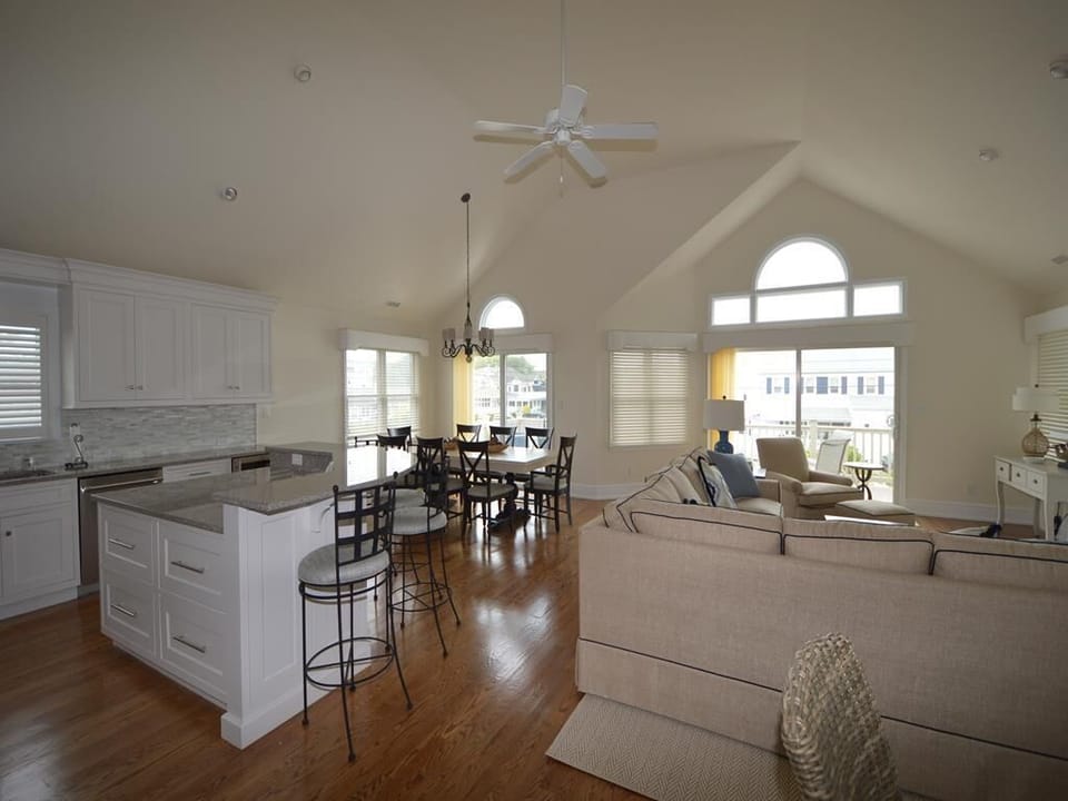 Open kitchen with breakfast bar