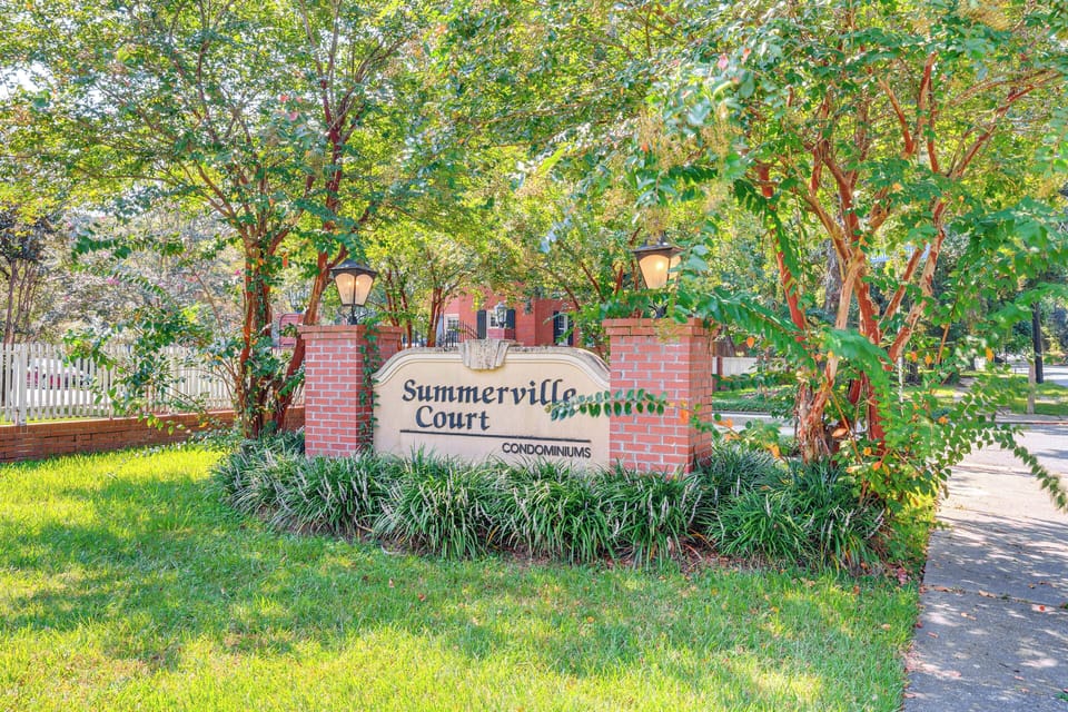 Summerville Court Condos Entrance