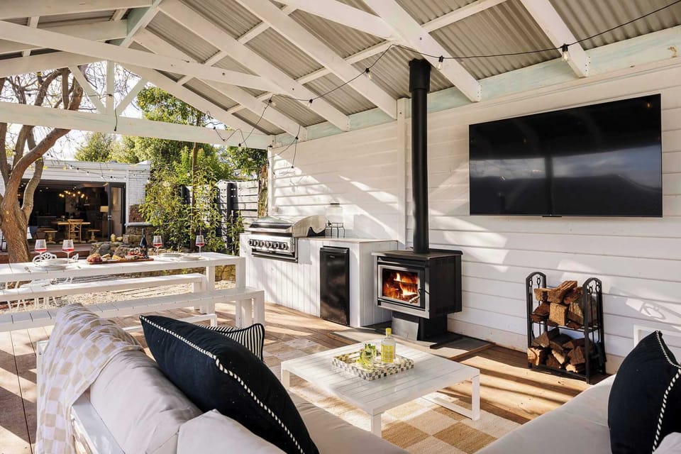 Outdoor fireplace