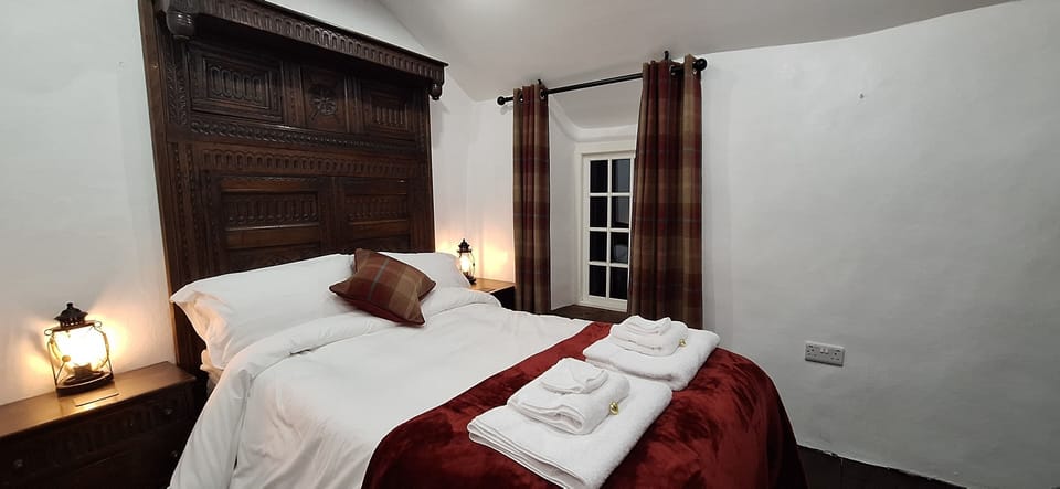 Double Bedroom with Characterul Double Bed.