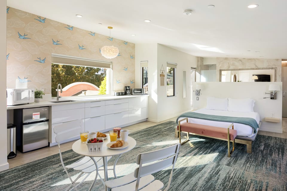 Queen bed.