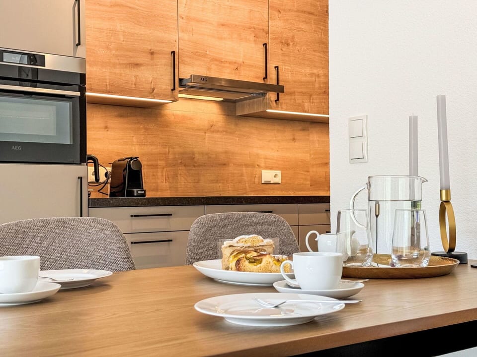 Tableware, Furniture, Table, Dishware, Cabinetry, Drinkware, Countertop, Kitchen, Wood, Plate