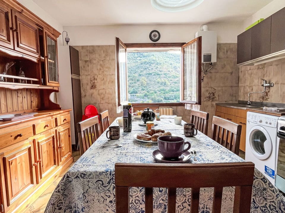 Cabinetry, Furniture, Property, Countertop, Wood, Lighting, Interior Design, Kitchen, Flooring, Floor