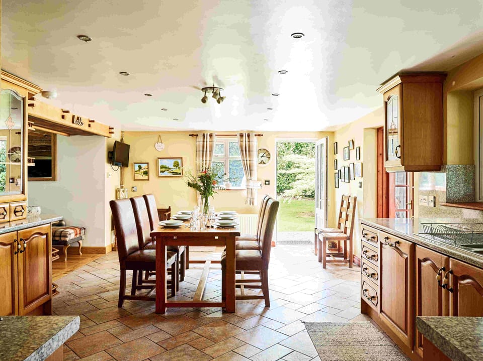 Bedlwyncoch Kitchen (1)