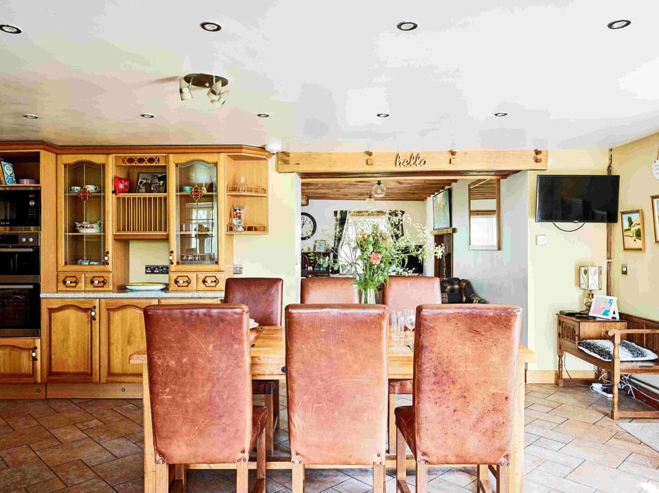 Bedlwyncoch Kitchen (3)