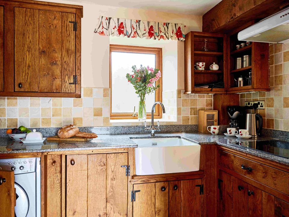 Trefaen Kitchen (2)