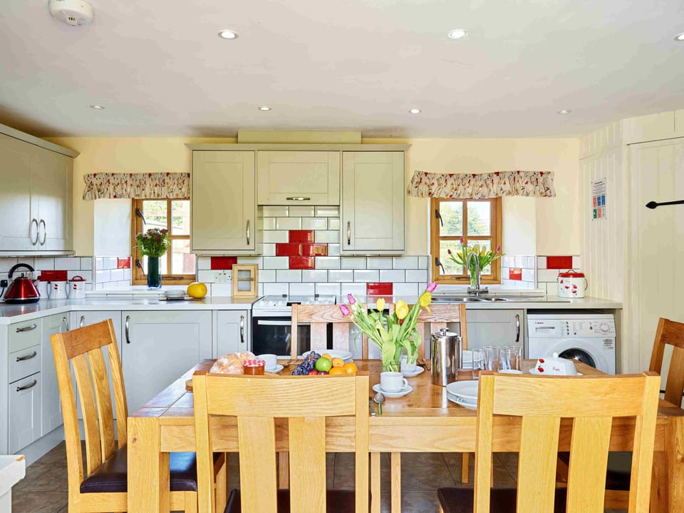 Ash Tree Cottage Kitchen (2)