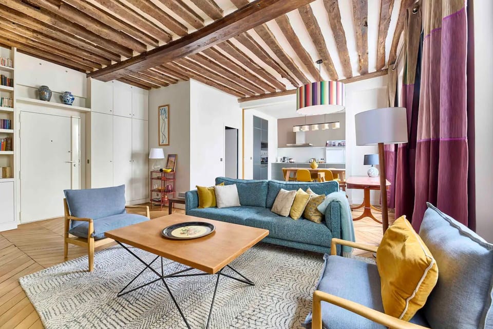 Living room
Heating, · Board games, Sound system, · TV