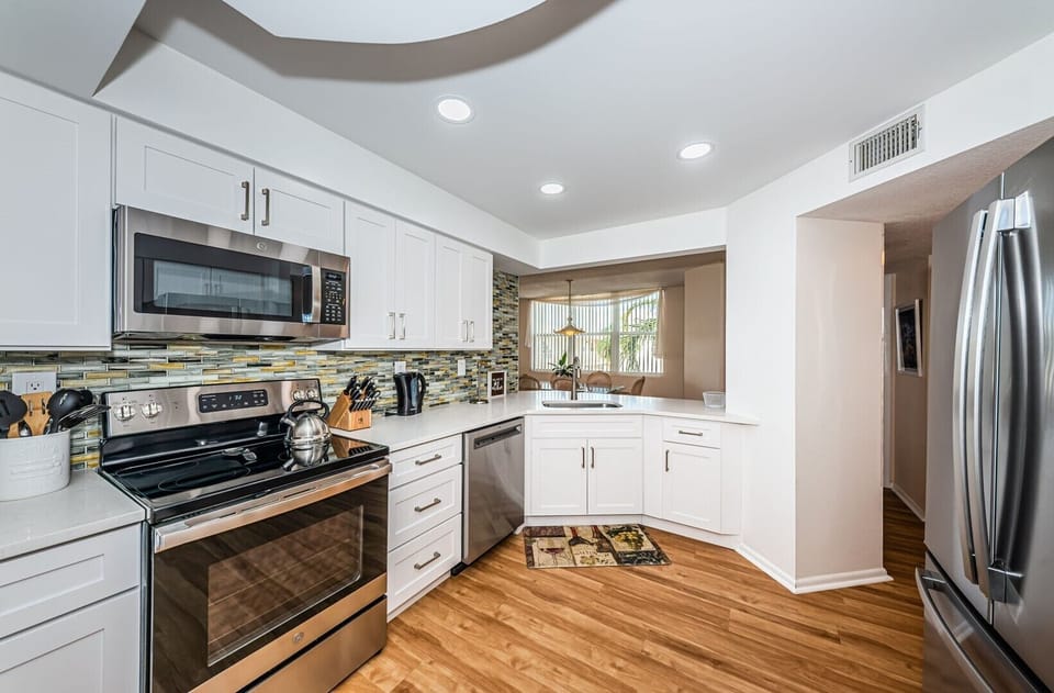 16-web-or-mls-Kitchen 3-2