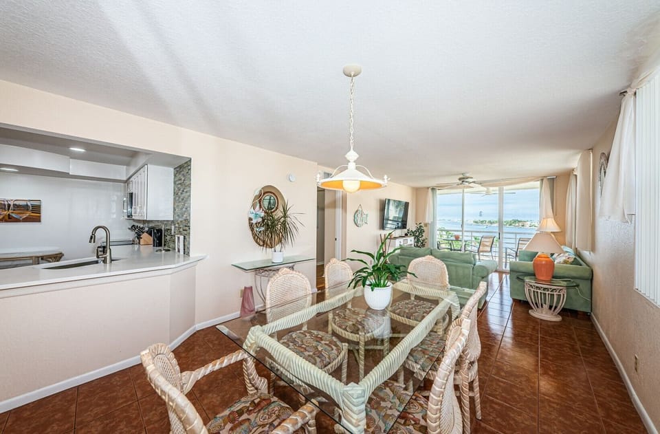 12-web-or-mls-Dining & Living Room 1-2
