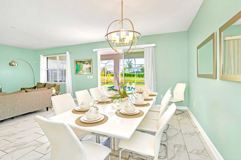 Large Capacity Dining Table