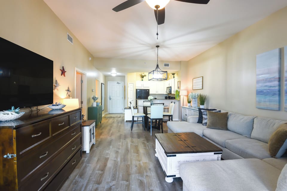 Palms 2113 - Living Area