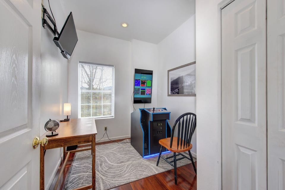 Gatlinburg Mansion's arcade