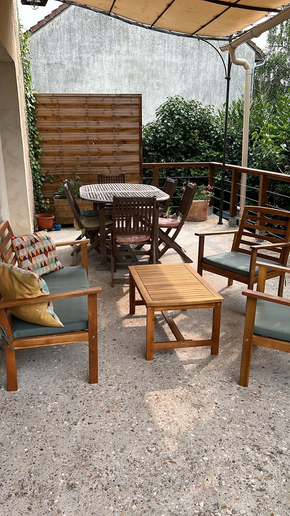 Outdoor dining