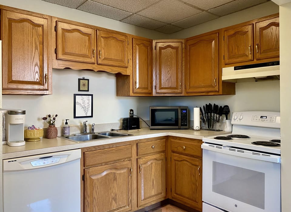 The kitchen is fully stocked with all the essentials. 