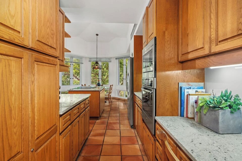 Fully equipped kitchen with convenient layout