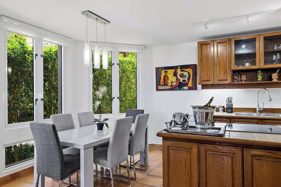 Seats 6 around a large, glass-inlaid, rectangular table
Upholstered, rattan
Landscape garden view through panorama windows