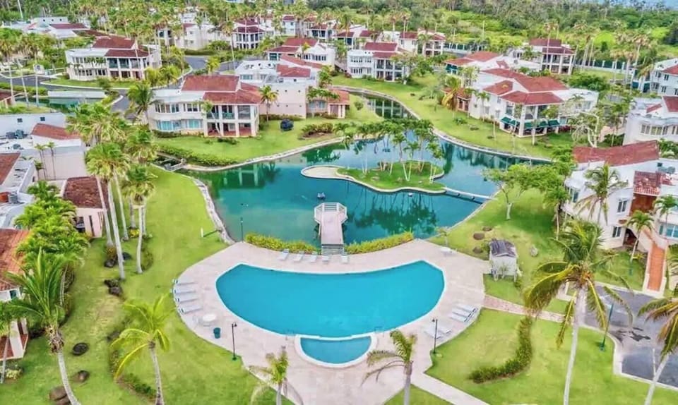 Lakeside community aerial view