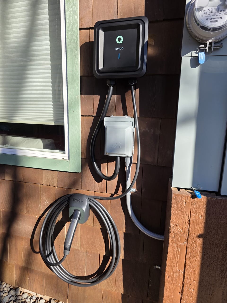Level 2 EV charging available.