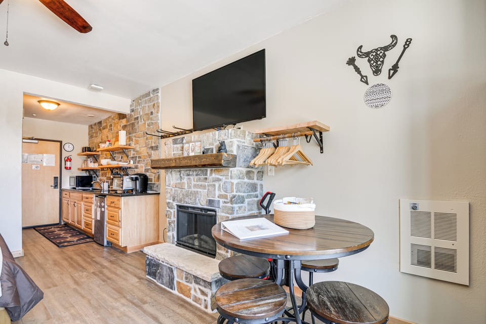 Studio | Indoor Fireplace | Kitchenette