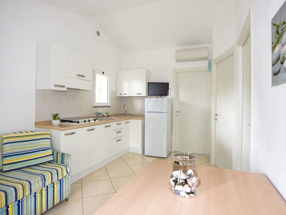 Building, Azure, Swimming Pool, Sky, Shade, Tree, Water, Rectangle, Urban Design, Outdoor Furniture