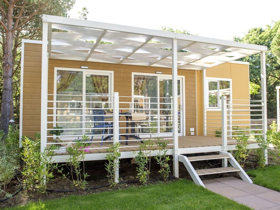 Building, Azure, Swimming Pool, Sky, Shade, Tree, Water, Rectangle, Urban Design, Outdoor Furniture