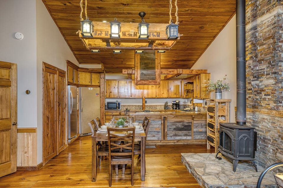 Cook holiday feasts in this fully stocked kitchen w/ stainless steel gear & more