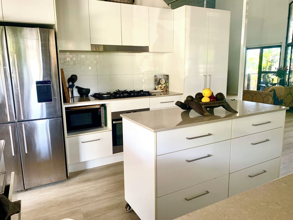 Fully equipped gourmet kitchen