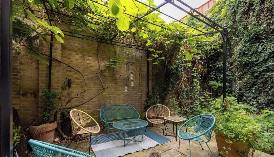 Malplaquet House tranquil courtyard garden
