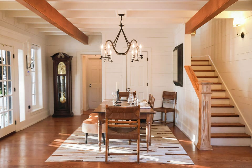 Dining area with seating for 6