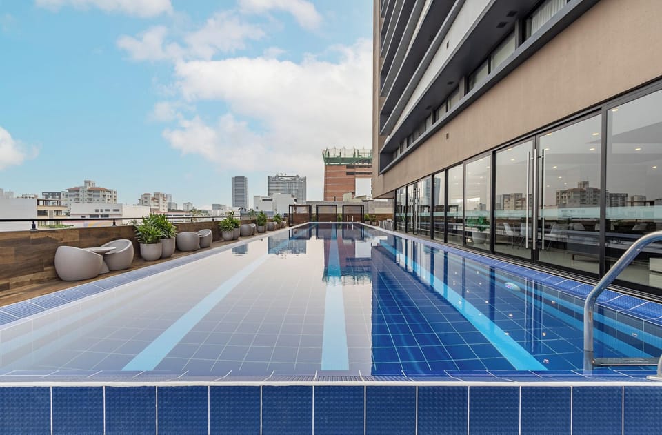 Enjoy the pool in the warm weather of Santa Cruz!