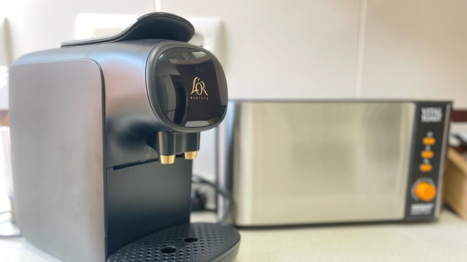 Cafetera de cápsulas y tostadora