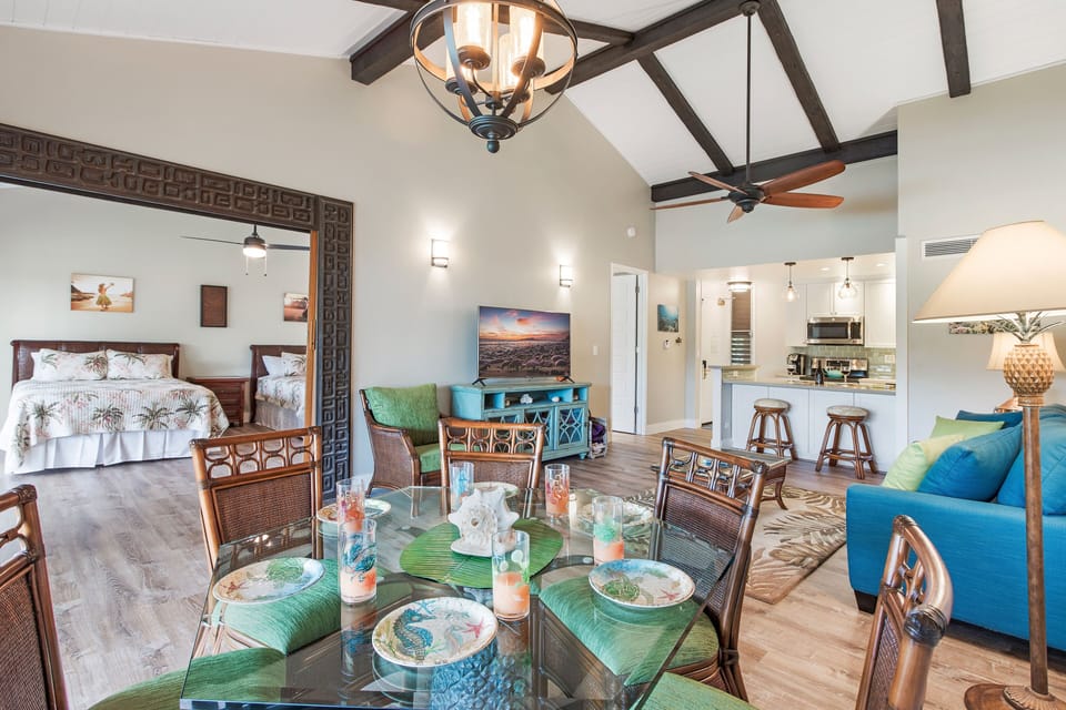 The dining space at Maui Kaanapali Villas 292 is perfect for shared meals and easy island living.