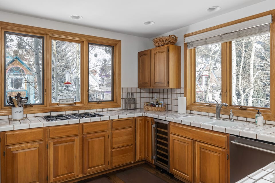 Kitchen - Spacious kitchen with lots of natural light