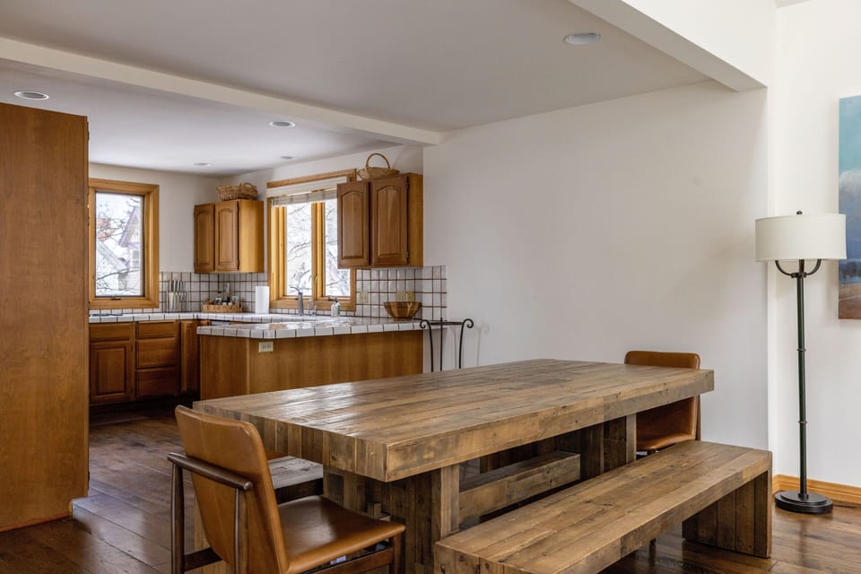 Dining Room - Dining table with seating for 8