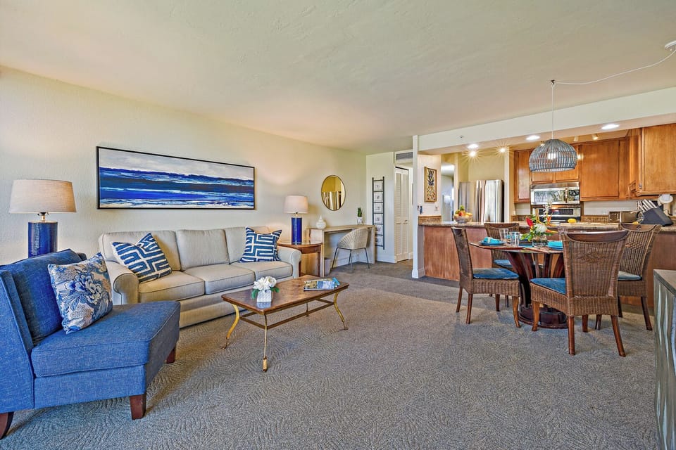 Kaanapali Shores 544’s open-concept living and dining space is perfect for relaxation or entertaining.