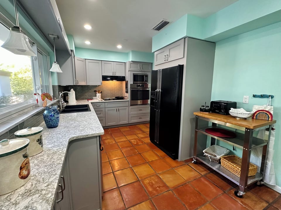 Make delicious meals as a family with all the kitchen equipment that you need.