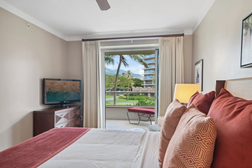 Start your day with lush garden views and sunlight streaming into your private suite at Honua Kai Konea 204.