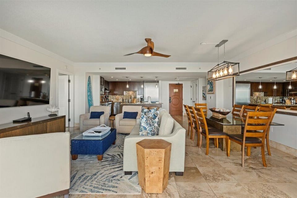 Honua Kai Hokulani 825 features an open-concept layout, ideal for gatherings and entertaining.
