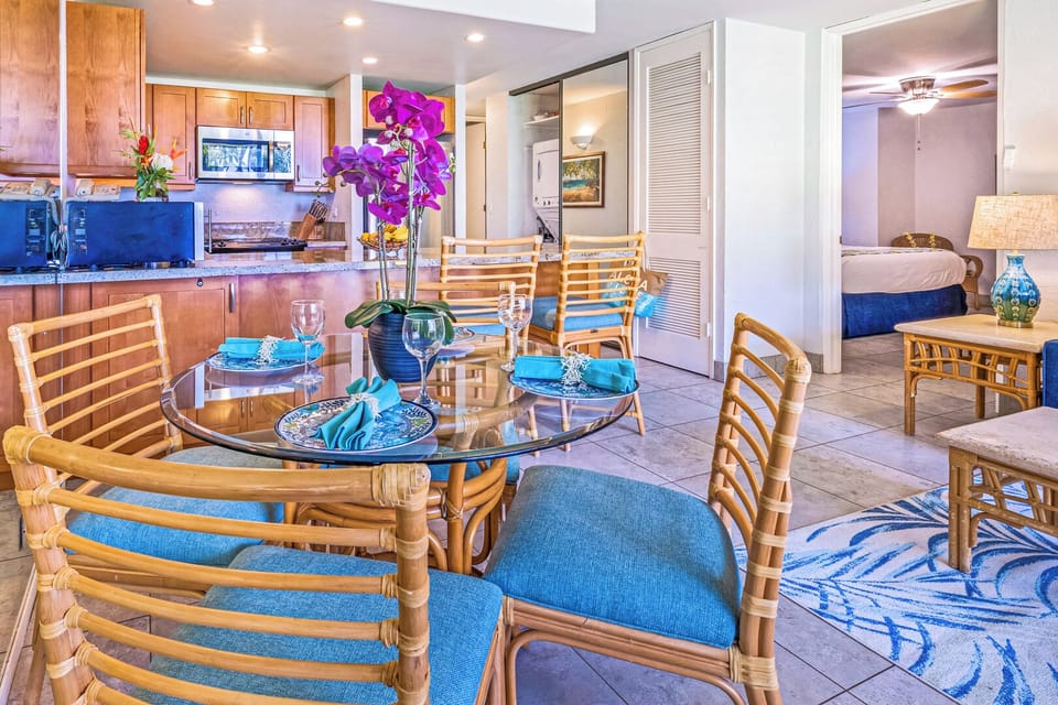 Tropical details and a breezy vibe make dining at Papakea K-105 feel like a treat.