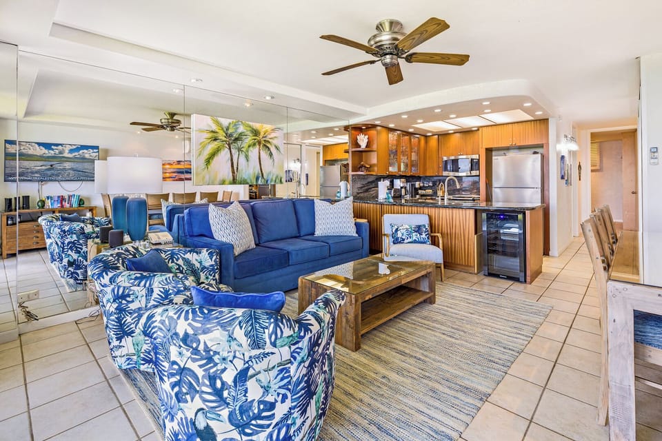 Papakea L-106 features a bright, cozy living space with tropical decor and a ceiling fan