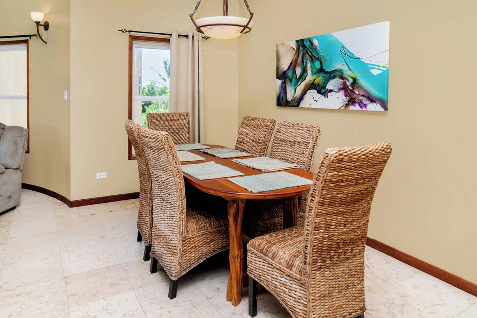 Dining area with seating for 6