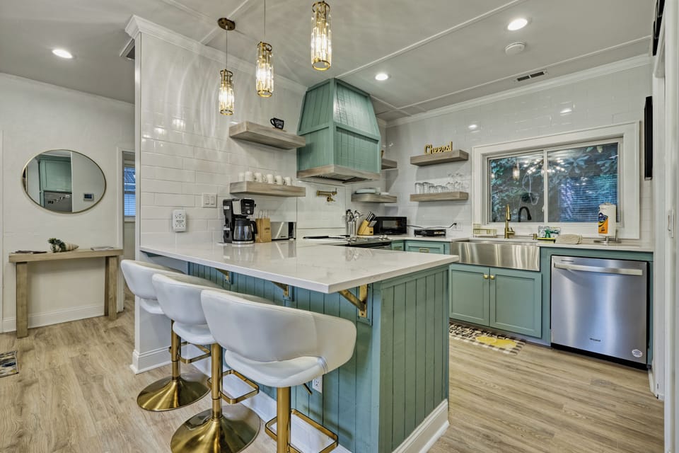 Kitchen with Breakfast Bar