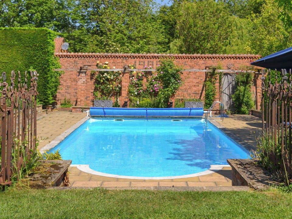 Swimming pool and tennis court needs to be booked via the Estate Office | Barn House, Aubourn