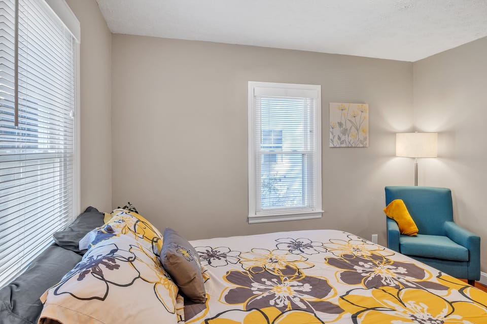 Home Decor, Cushion, Indoors, Furniture, Lamp