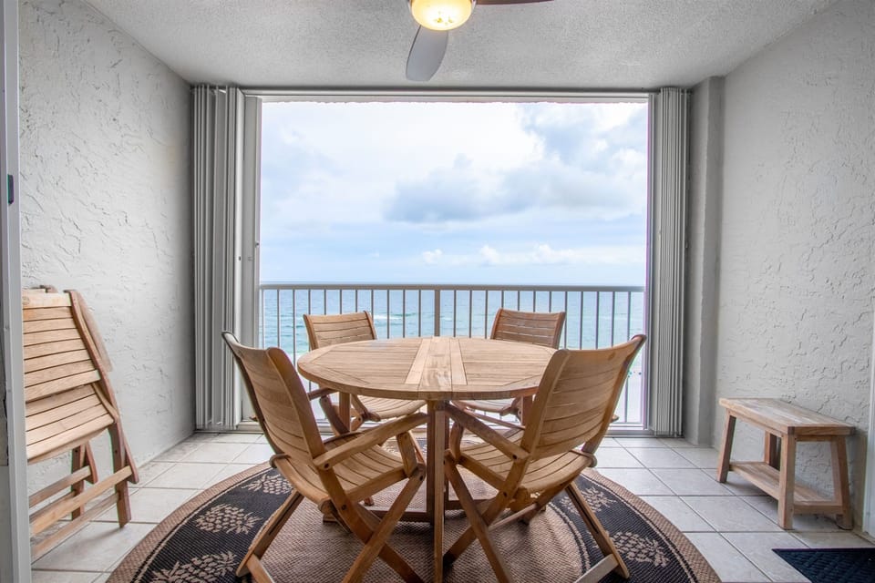 Balcony facing the Gulf/beach