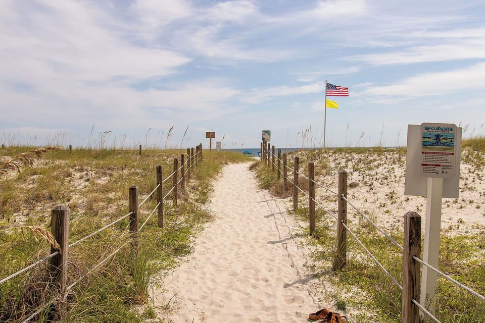 Beach access walkway