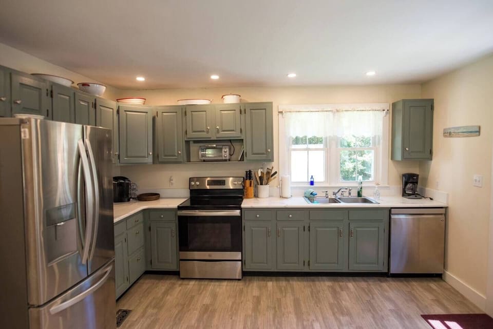 Fully equipped kitchen with sleek appliances and all the essentials you need. 