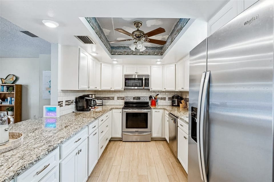 Cook in style in this modern, spacious kitchen featuring a sleek double-door fridge!
