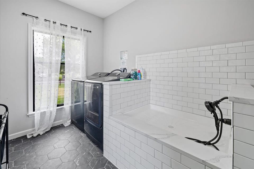 Laundry and rinse off area